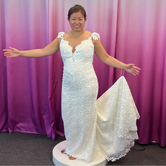 Laudae Santorini ivory wedding dress - size 12 - Picture 4 of 12